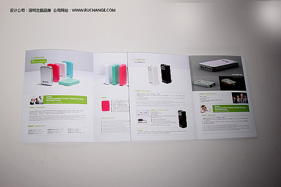 主振设计公司为手机电子行业完成产品画册设计，融合专业摄影与平面设计